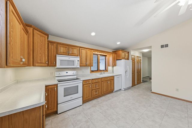 216 3rd Street NE, New Richland, MN 56072