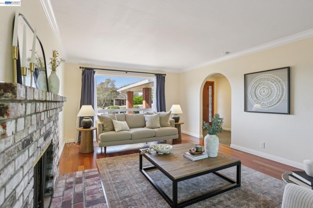 44 Lariat Ct, Walnut Creek, CA 94596