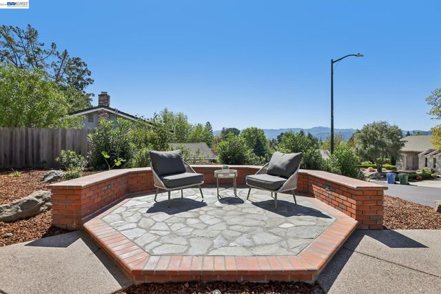 44 Lariat Ct, Walnut Creek, CA 94596