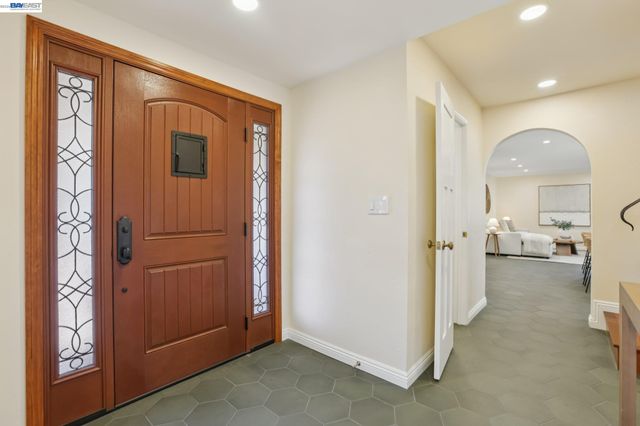 44 Lariat Ct, Walnut Creek, CA 94596