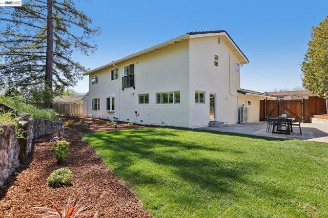 44 Lariat Ct, Walnut Creek, CA 94596