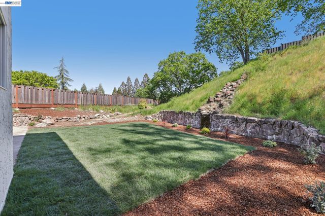44 Lariat Ct, Walnut Creek, CA 94596