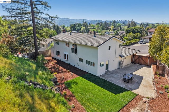 44 Lariat Ct, Walnut Creek, CA 94596