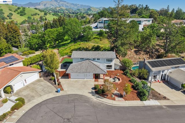 44 Lariat Ct, Walnut Creek, CA 94596