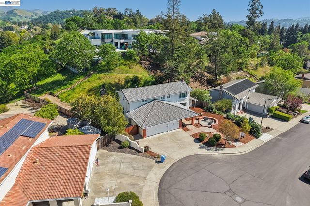 44 Lariat Ct, Walnut Creek, CA 94596