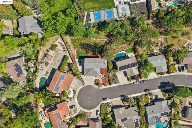 44 Lariat Ct, Walnut Creek, CA 94596