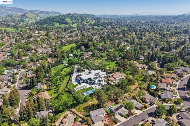 44 Lariat Ct, Walnut Creek, CA 94596