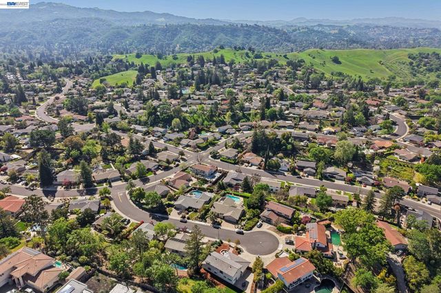 44 Lariat Ct, Walnut Creek, CA 94596