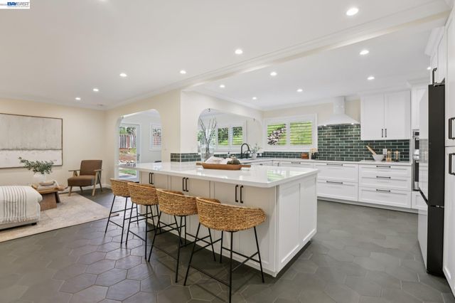 44 Lariat Ct, Walnut Creek, CA 94596