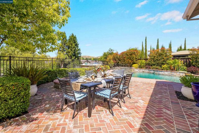 1518 Colchester St, Danville, CA 94506