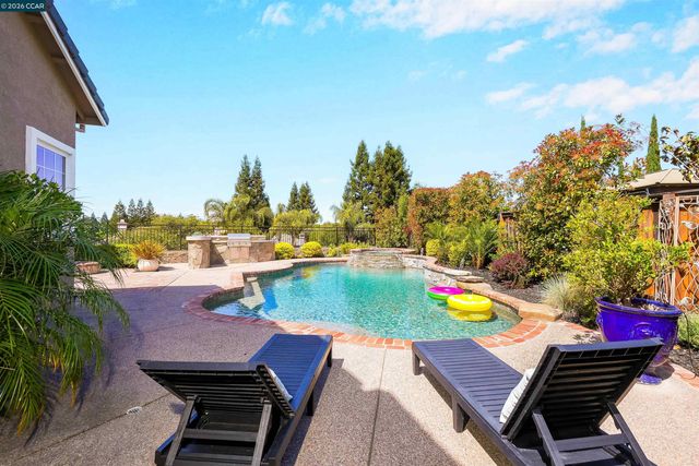 1518 Colchester St, Danville, CA 94506