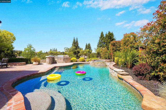 1518 Colchester St, Danville, CA 94506