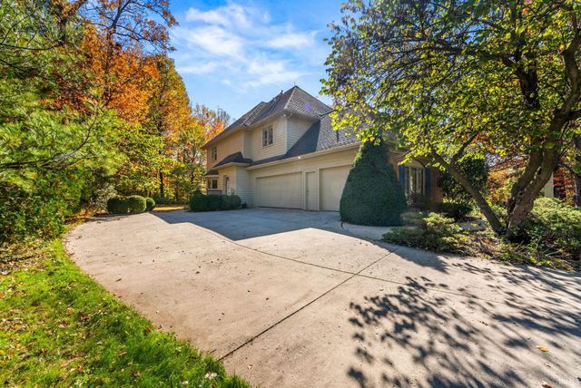 5510 Pine Oak Court, Fort Wayne, IN 46835