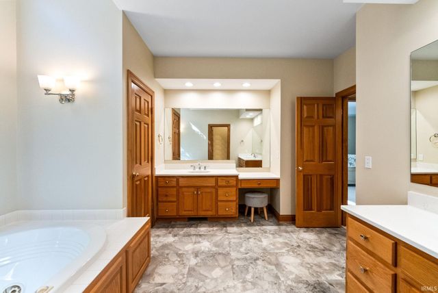 5510 Pine Oak Court, Fort Wayne, IN 46835