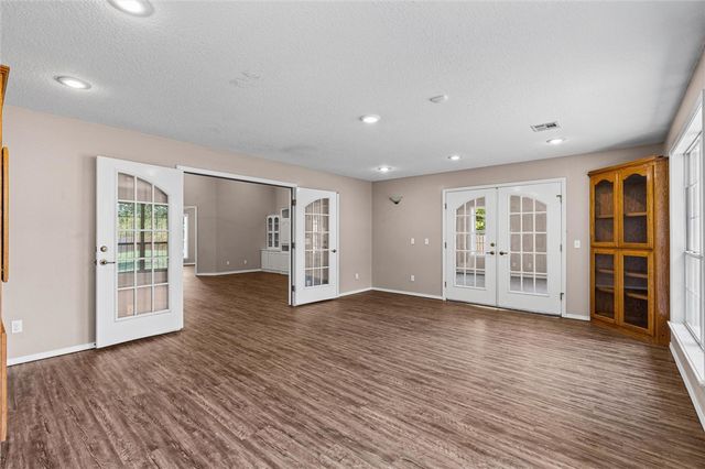 1733 S M Street, Rogers, AR 72756