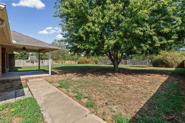 1733 S M Street, Rogers, AR 72756