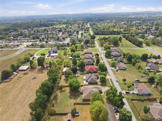 1733 S M Street, Rogers, AR 72756