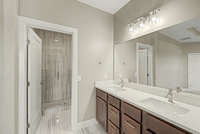 1200 Vista Sur Dr, Salina, KS 67401