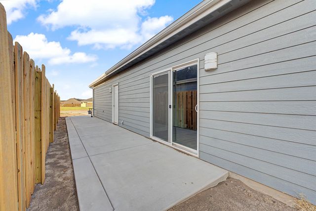 1200 Vista Sur Dr, Salina, KS 67401