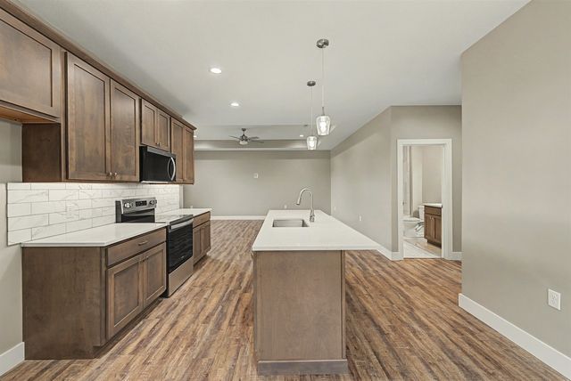 1200 Vista Sur Dr, Salina, KS 67401