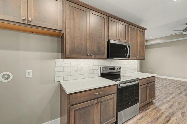 1200 Vista Sur Dr, Salina, KS 67401