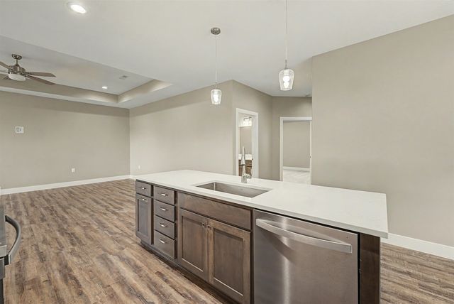 1200 Vista Sur Dr, Salina, KS 67401