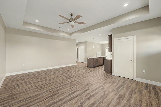 1200 Vista Sur Dr, Salina, KS 67401