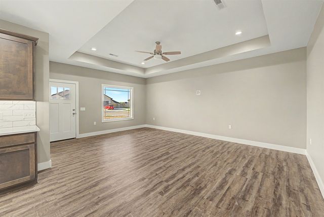 1200 Vista Sur Dr, Salina, KS 67401