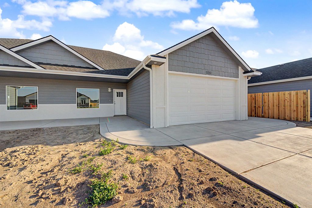 1200 Vista Sur Dr, Salina, KS 67401