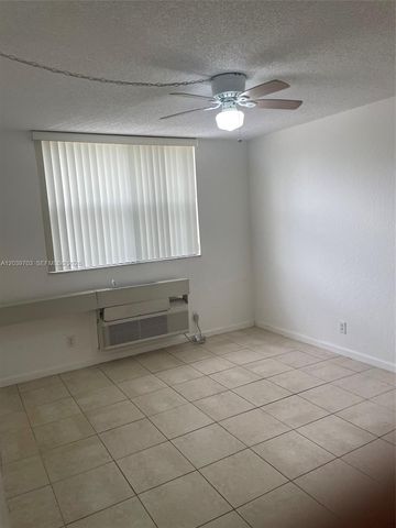 2401 Riverside Dr 203-B, Coral Springs, FL 33065