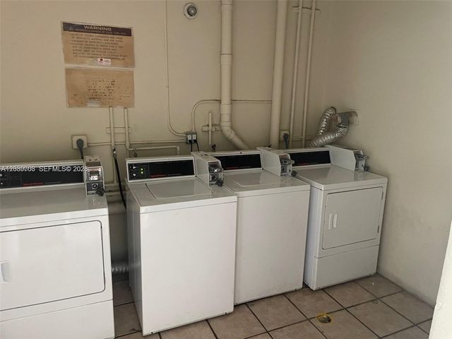 2401 Riverside Dr 203-B, Coral Springs, FL 33065