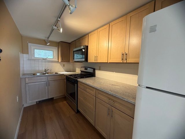 79 N Main St A, Bellingham, MA 02019