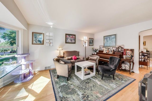 5107 N Sayre Avenue, Chicago, IL 60656