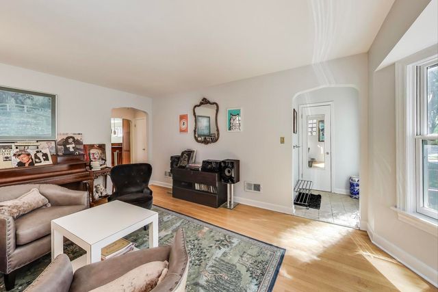 5107 N Sayre Avenue, Chicago, IL 60656