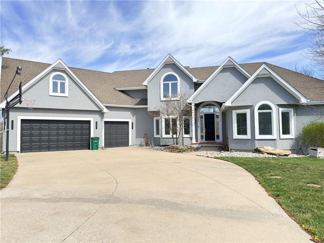 601 SW Forestpark Lane, Lee's Summit, MO 64081