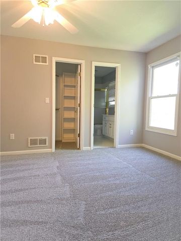 601 SW Forestpark Lane, Lee's Summit, MO 64081