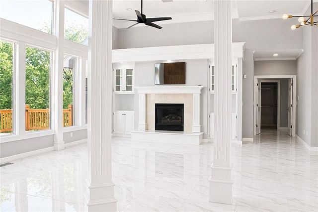 601 SW Forestpark Lane, Lee's Summit, MO 64081