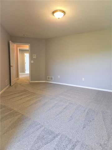 601 SW Forestpark Lane, Lee's Summit, MO 64081
