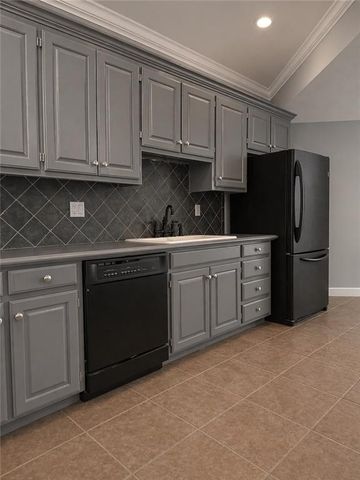 601 SW Forestpark Lane, Lee's Summit, MO 64081