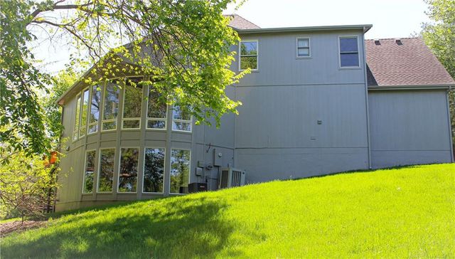601 SW Forestpark Lane, Lee's Summit, MO 64081