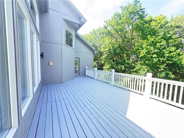 601 SW Forestpark Lane, Lee's Summit, MO 64081