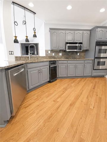 601 SW Forestpark Lane, Lee's Summit, MO 64081
