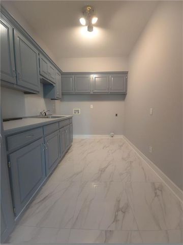 601 SW Forestpark Lane, Lee's Summit, MO 64081