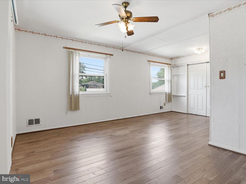 Image 16 of property listing at 7602 KIPLING PKWY, District Heights, MD 20747