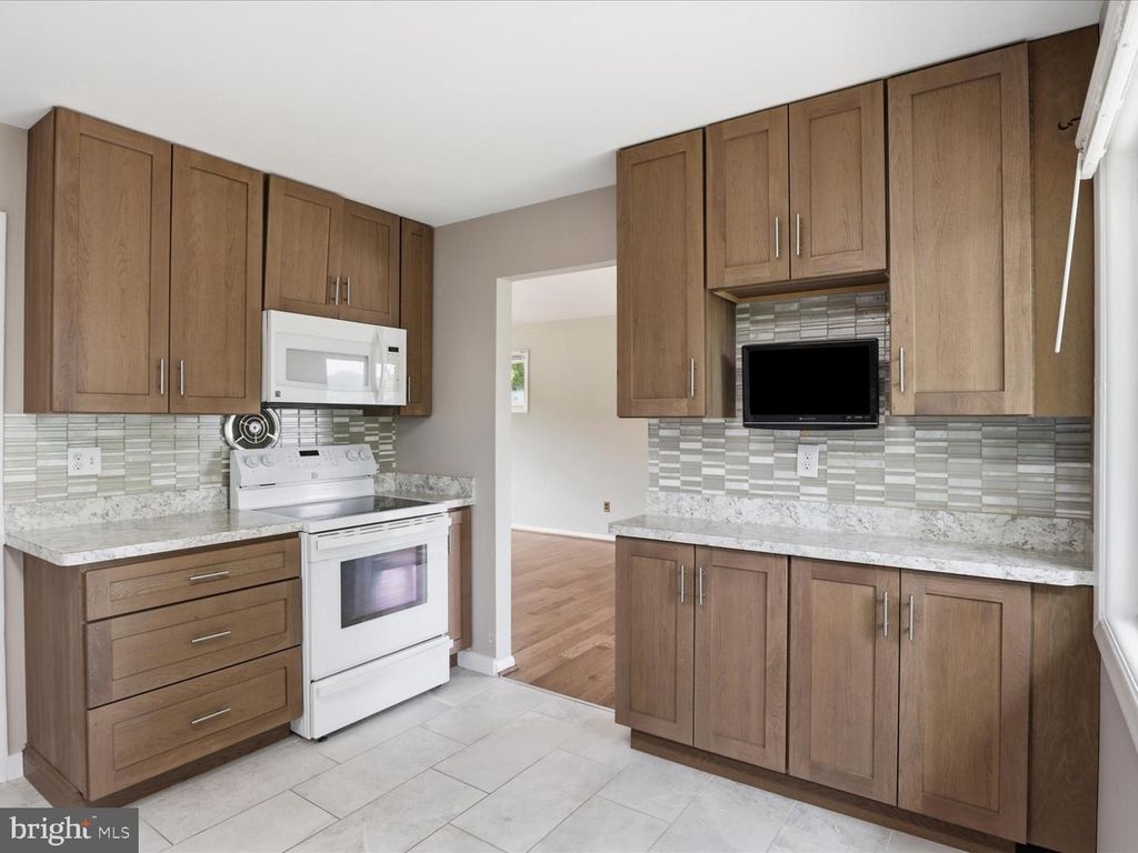 Image 2 of property listing at 7602 KIPLING PKWY, District Heights, MD 20747