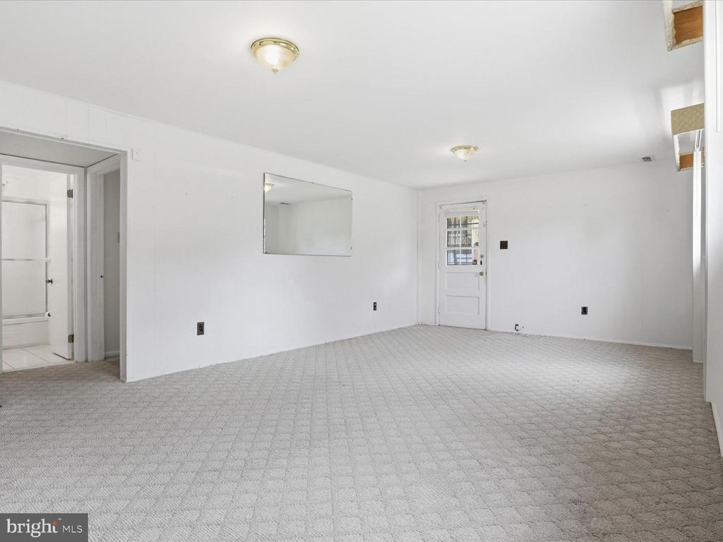 Image 23 of property listing at 7602 KIPLING PKWY, District Heights, MD 20747