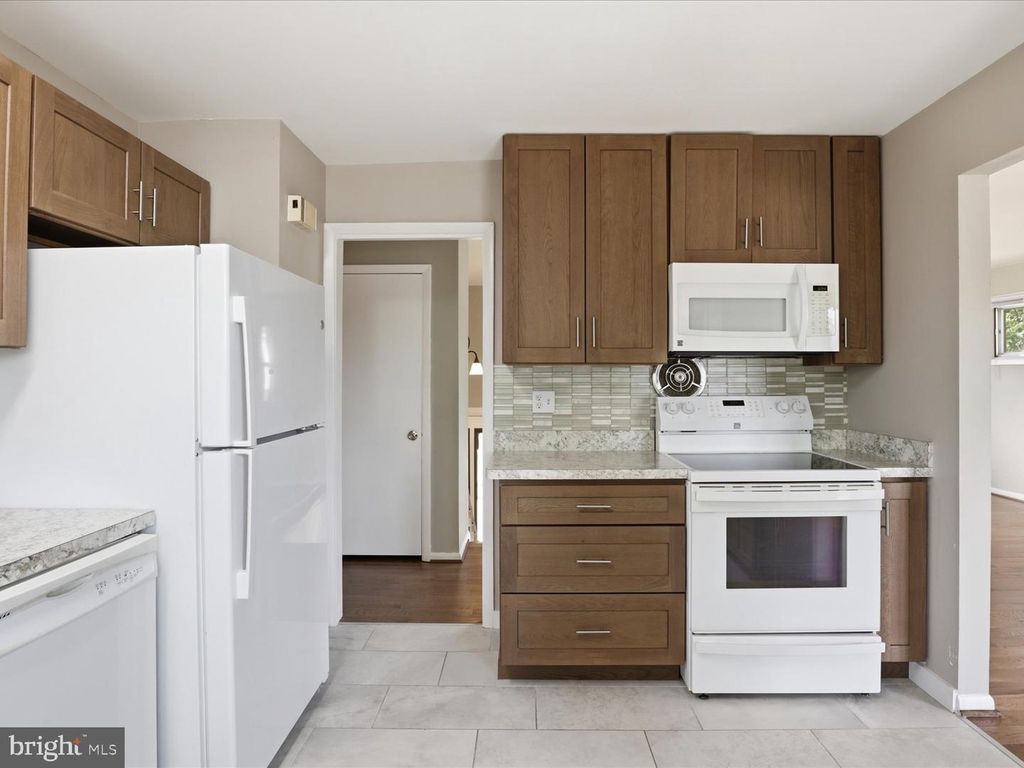 Image 3 of property listing at 7602 KIPLING PKWY, District Heights, MD 20747