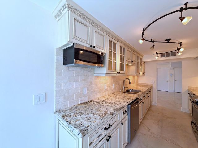 3546 S Ocean Boulevard 410, South Palm Beach, FL 33480