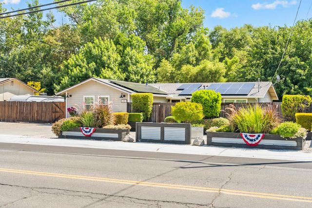 3487 Humphrey Rd, Loomis, CA 95650