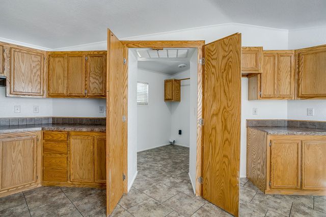 557 Surrey Lane, Burleson, TX 76028